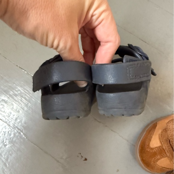 Cat and Jack shoe bundle Sz 5 - Picture 6 of 7